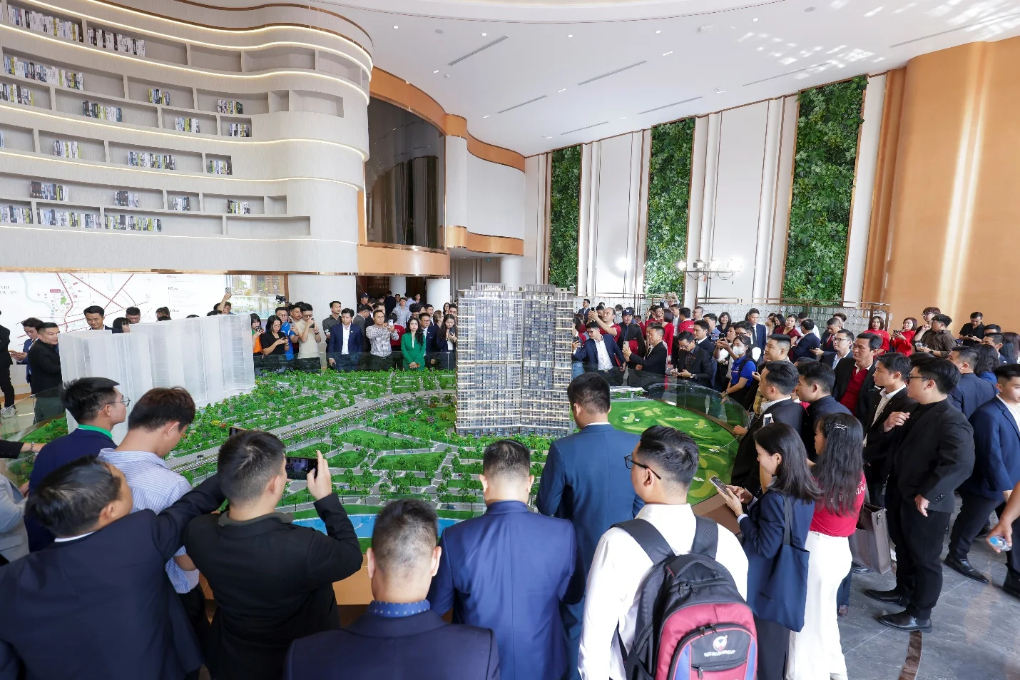 Chính thức khai trương Sales Gallery Khải Hoàn Imperial ngay mặt tiền Quốc lộ 13 - Ảnh 1.