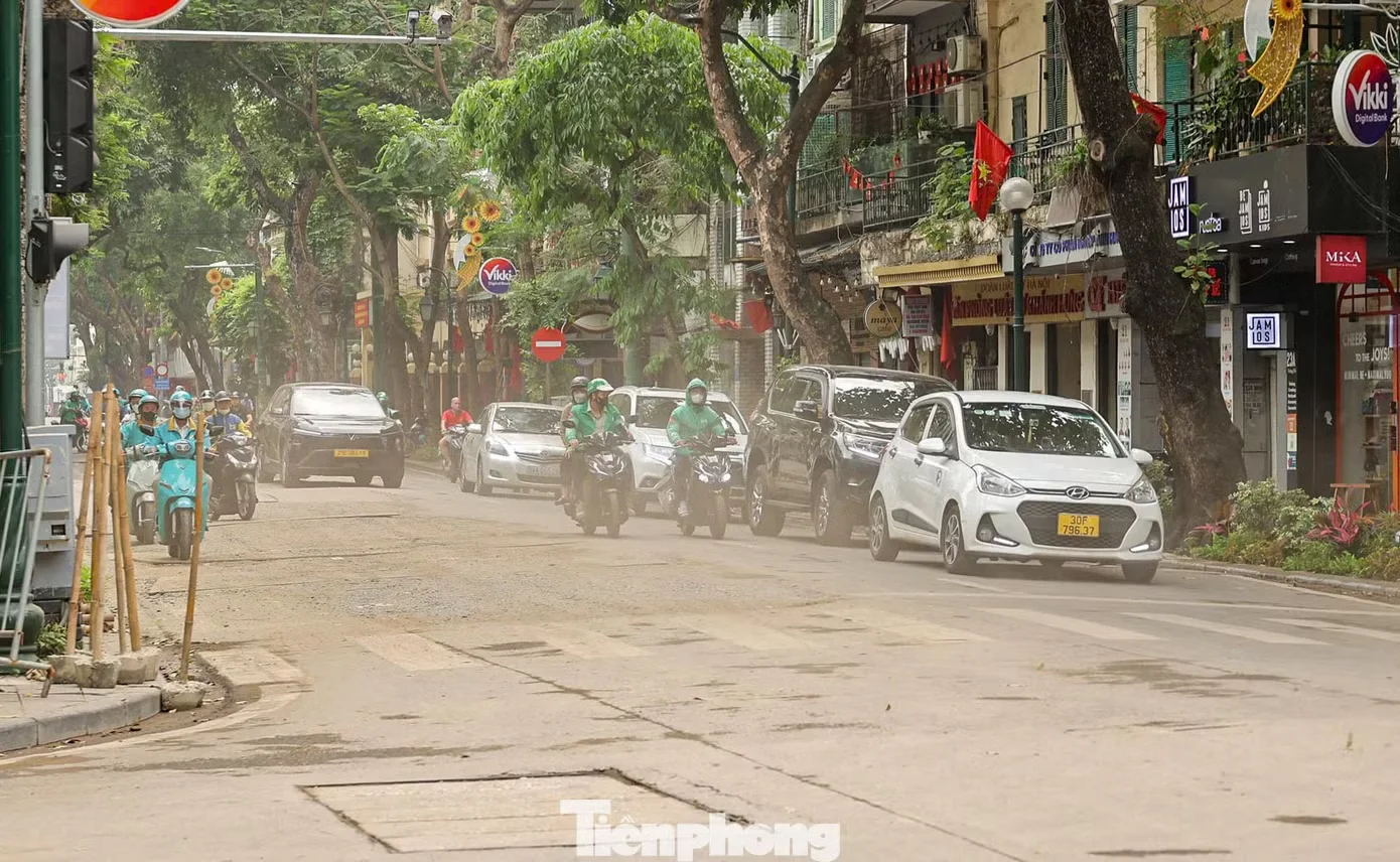 Khổ sở vượt 'đại công trường' chống ngập Hà Nội- Ảnh 10.