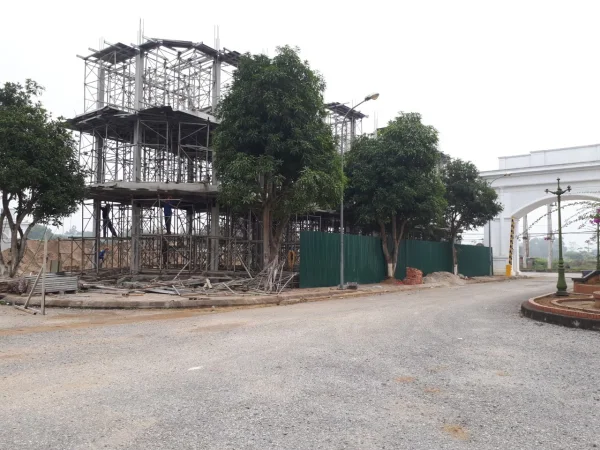 Các lô liền kề tại cổng chính dự án