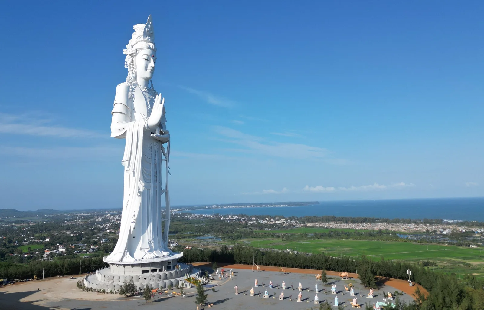 Một công trình của Việt Nam sắp hoàn thành nằm trong top cao hàng đầu toàn cầu, vượt nhiều tượng nổi tiếng của Trung Quốc